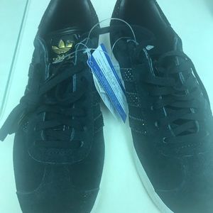 Brand new Adidas Gazelle Sneakers w/Ortholite